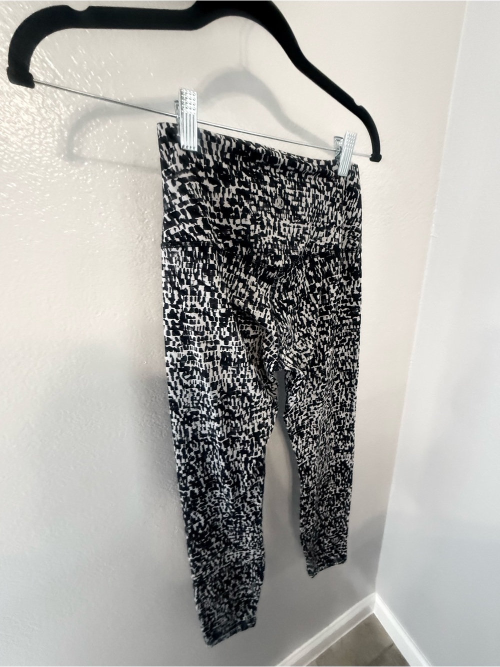 Woman lululemon Black & White Printed Leggings